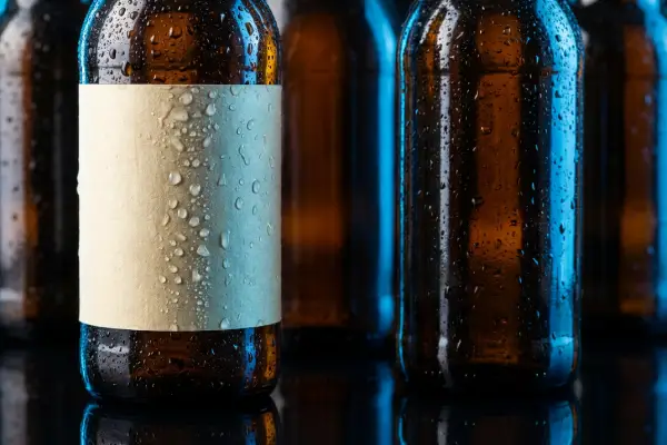 Condensed beer bottle with label staying flat during cold-water validation.